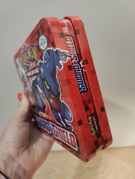 Box + pokémon karty 72 ks, 