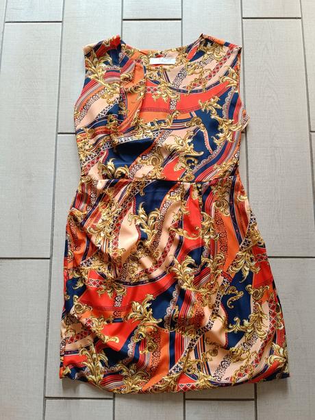 Dámske šaty so zaujímavým vzorom, m