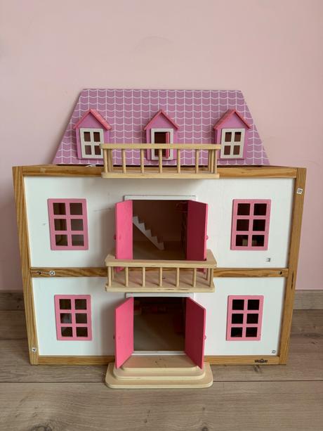 Drevený domček na hranie, 