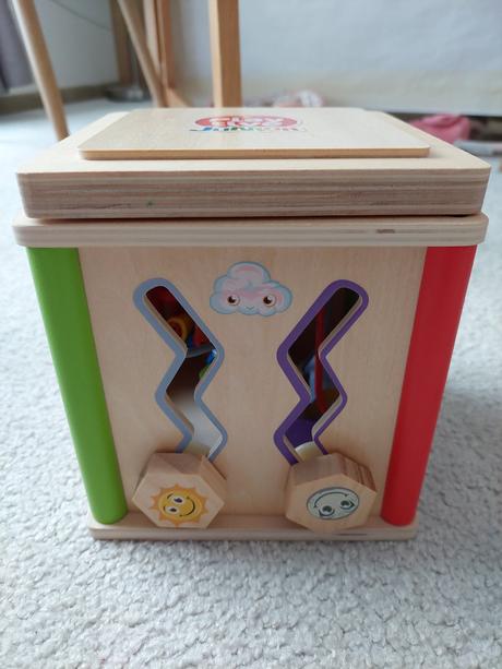 Detske hlavolamy v kocke,