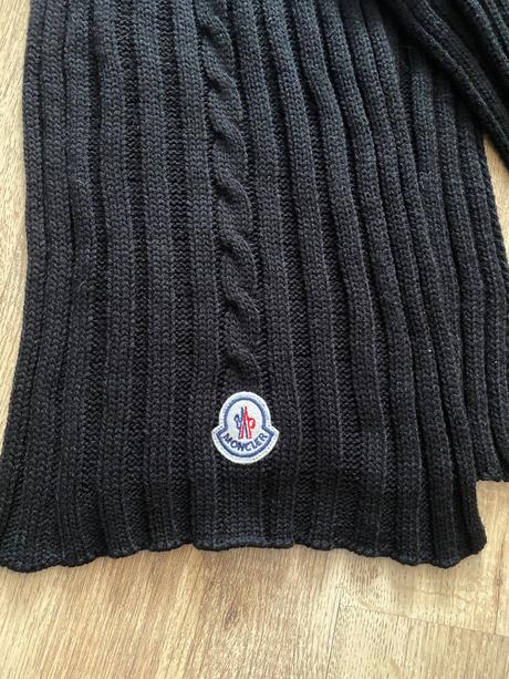 Šal moncler cierny, 