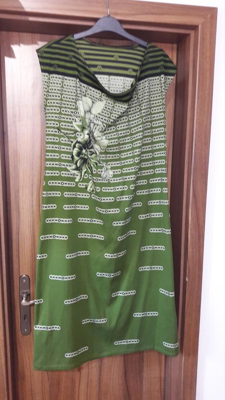 Jednoduche zelene saty, 40