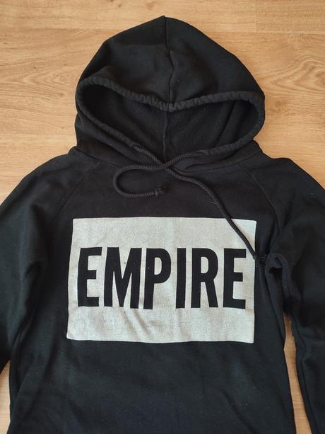 Mikina so striebornou aplikaciou, gate,s