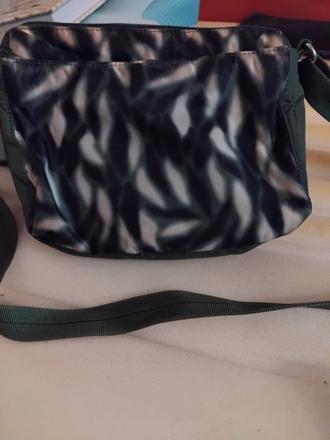 Kabelka malá s 8vreckami hedgren, 