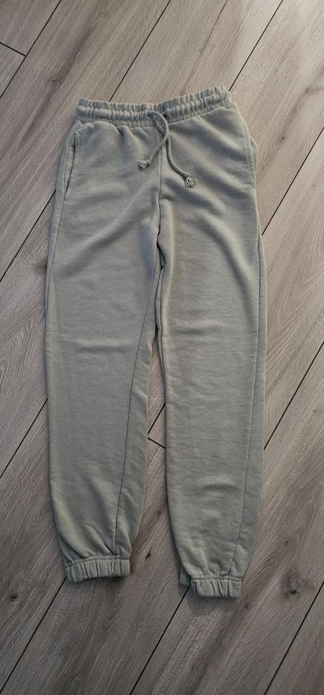 Teplaky v. xxs, sinsay,158