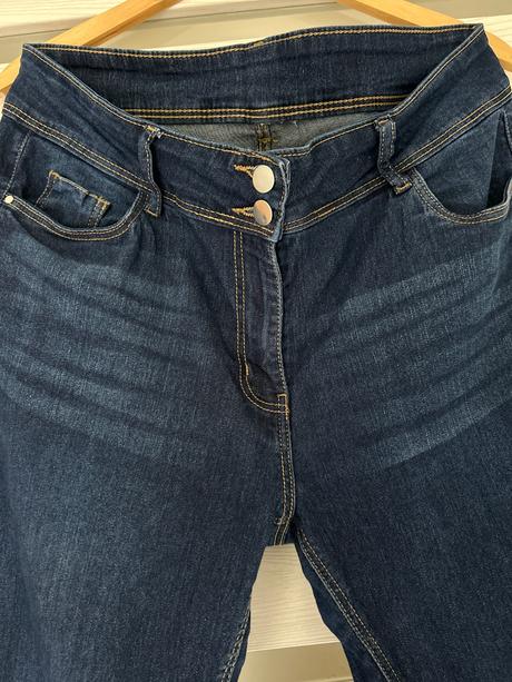 Tmavé rifle s vysokým sedom, 44