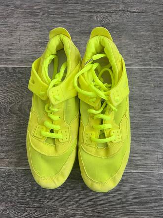 Neónové tenisky, 37