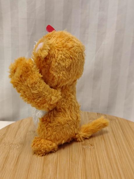 Interaktívna mačička furreal daisy, hrá kukuk,