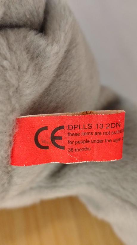 Plyšový sivý medveď s čiapkou a šálom, tony  29 cm, 