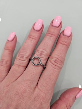 Prsteň s kamienkami, 