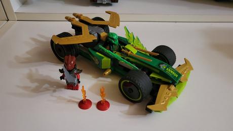 Lego ninjago pretekarske auto 71828,