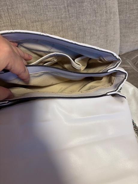 Kabelka guess, guess