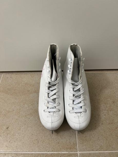 Korčule na ľad, crowned,33