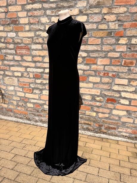 Spoločenské saty, 38