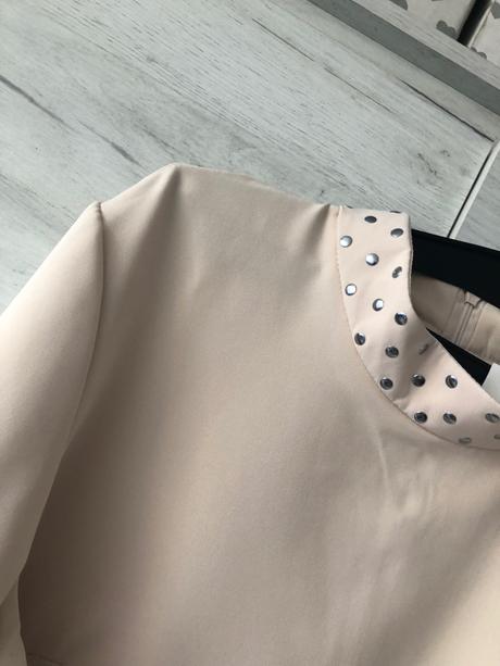 Béžové dámske šaty, l