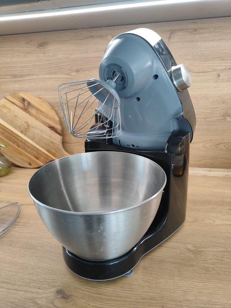 Kuchynský robot kenwood s príslušenstvom,