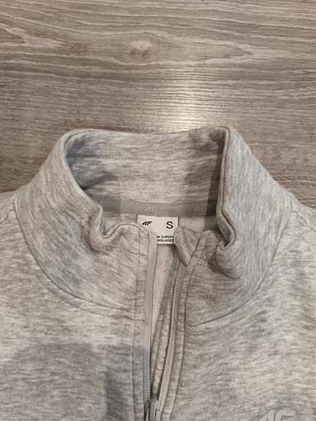 Mikina 4f veľkosť s, s