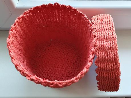 Ulozny pleteny kosik na rozne vyuzitie, 