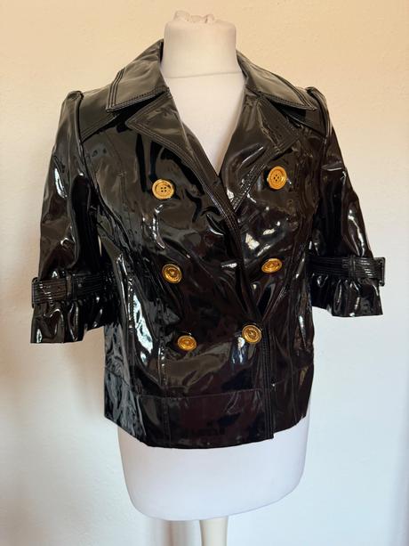 Lesklá bunda na gombíky juicy, s