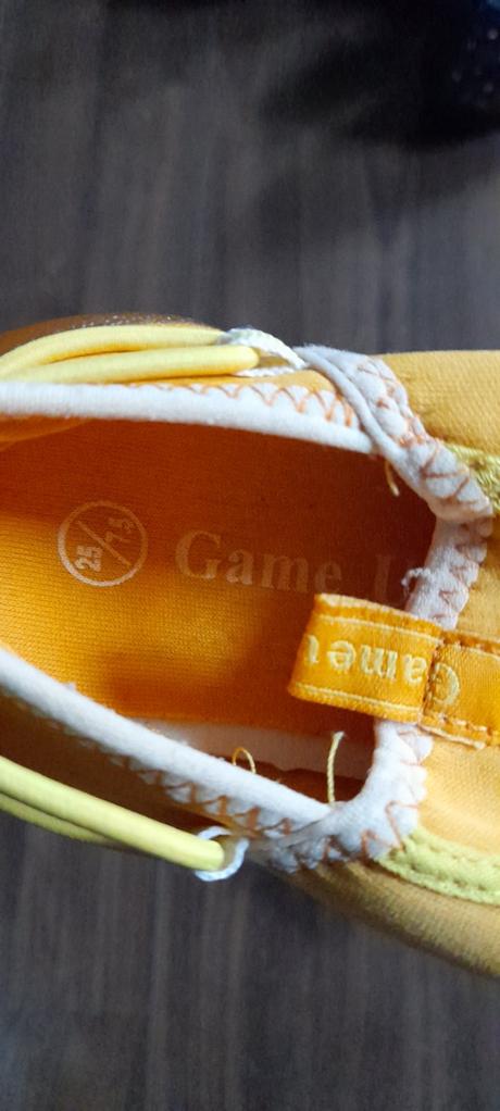 Proti šmilove tenisky, 25