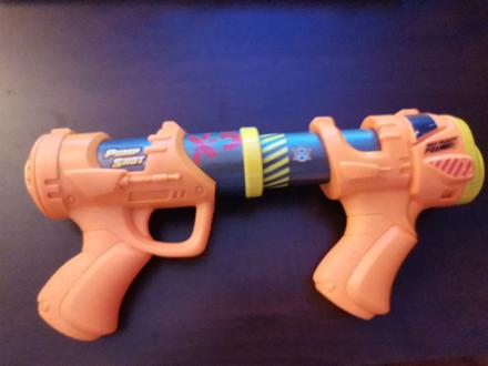 Detská zbraň /vystreľovacia pištoľ,