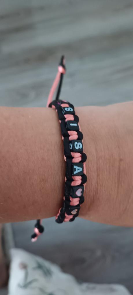 Naramok s menom sisa,