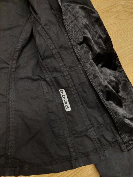 Cierne riflove sako, 42