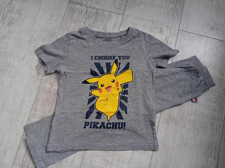 Pyžamo pikachu, 98