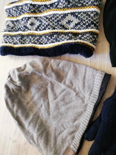 Čiapky a tunely, 152