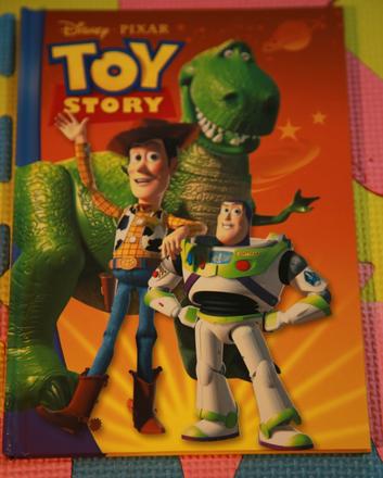 Toy story anglicka kniha - e1,