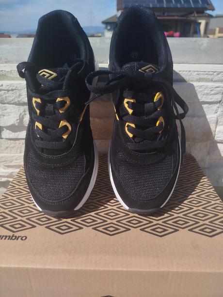 Botasky, umbro,37