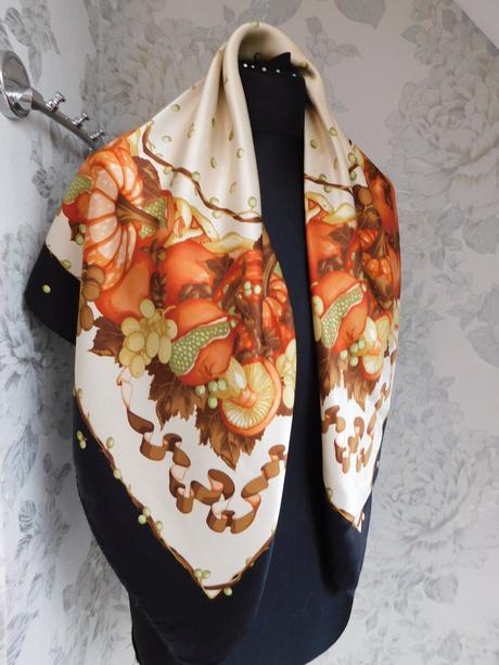 Kvalitná elegantná hodvabna šatka, l