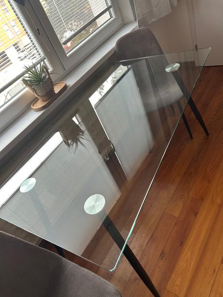 Sklenený jedálenský stôl, 