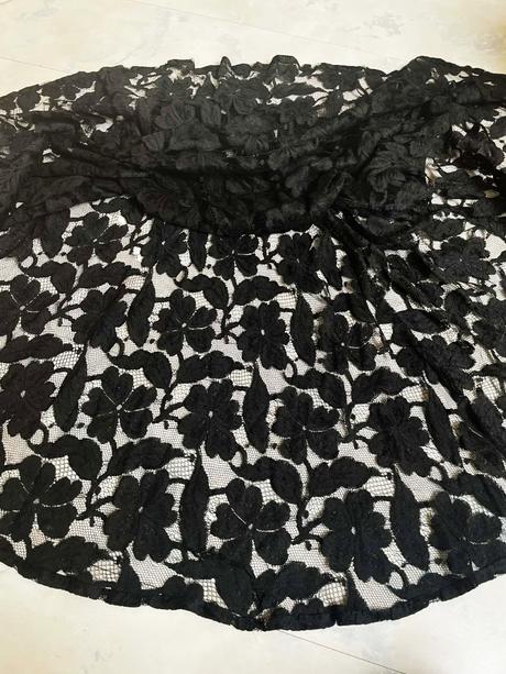 Čipkovaná sukňa, l