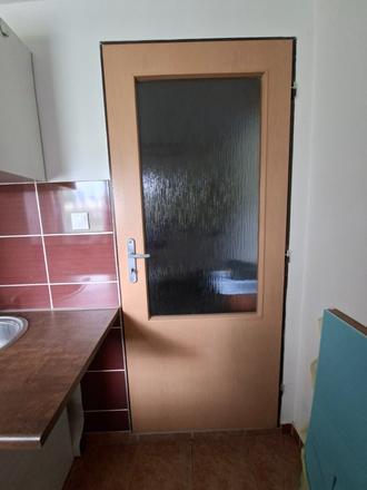 Dvere pravé 80, 