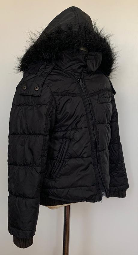 Čierna vetrovka s kapucňou, 128