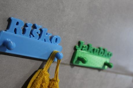 Vešiak pre deti s menom,