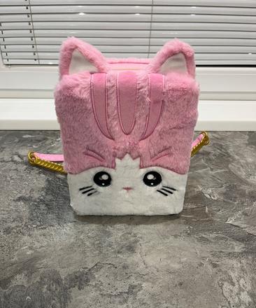 Na na na surprise batoh, 