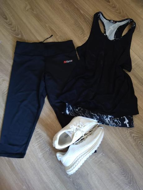 Leginy a tielko fitness, s