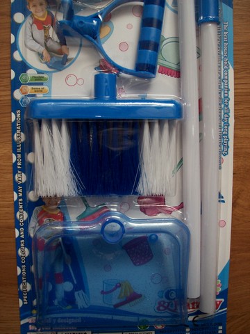 Upratovacia sada- metla a smetník,