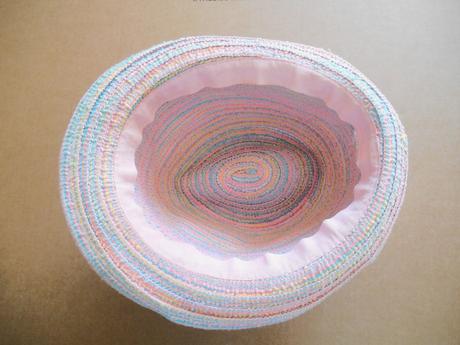 Letný klobúčik s brmbolcami na 6-10 rokov, 128