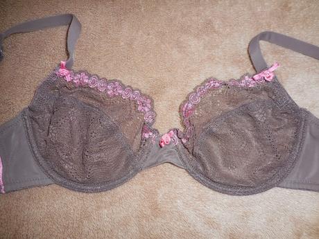 Pekná čipkovaná zachovalá, 75b