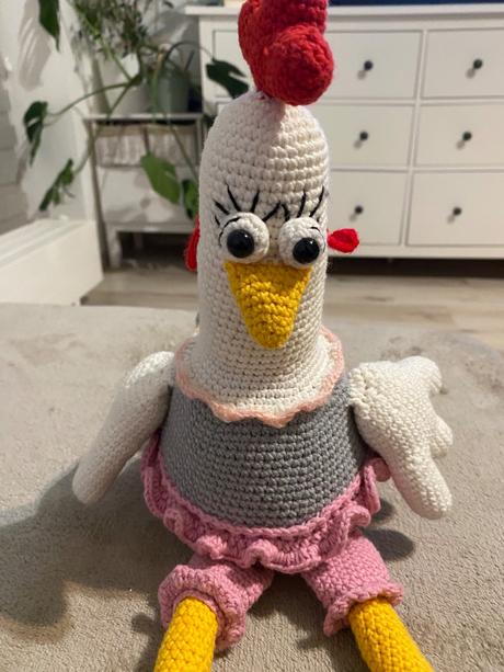 Krásna ručne háčkovaná sliepka 40 cm vysoká,