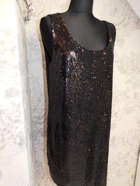 Velmi pekne flitrovane saty, 40