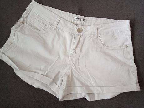 Biele kraťasy, sinsay,s