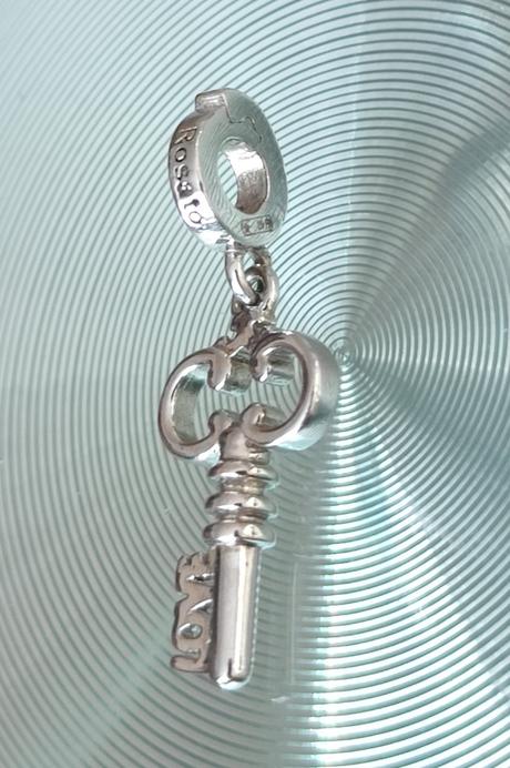 Strieborný prívesok rosato,