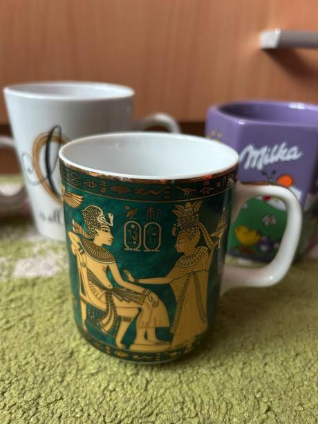 5 ks rôznych šálok, 