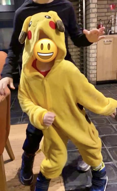 Kostým pokémon pikachu,