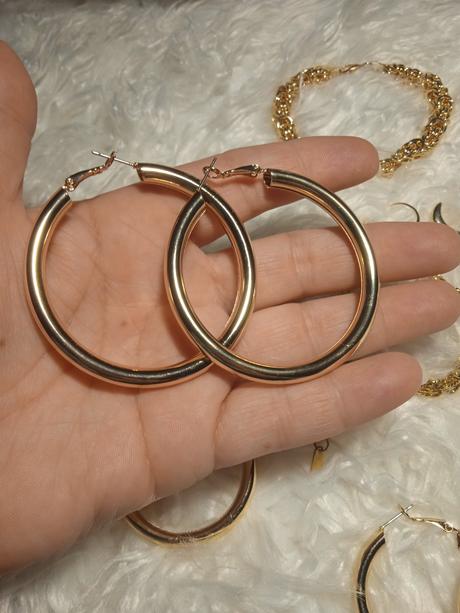 Náušnice, náramky, brošňa,