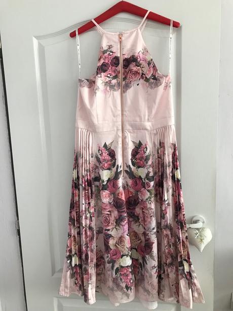 Spoločenské šaty, 42